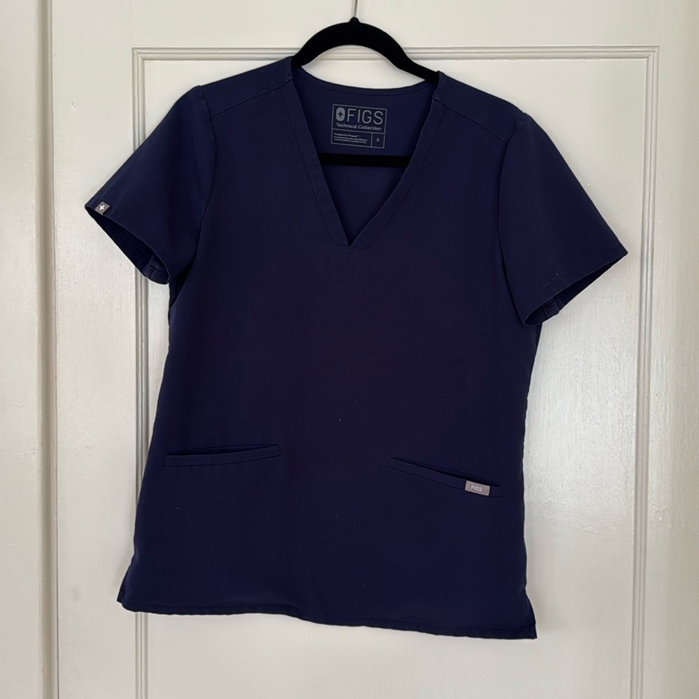 Figs Women's Navy Scrub Set (top/bottoms), small